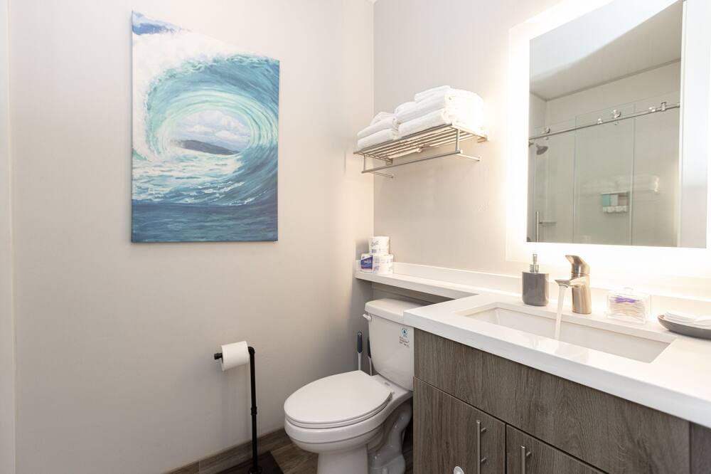 Photo of Bathroom in Midway District