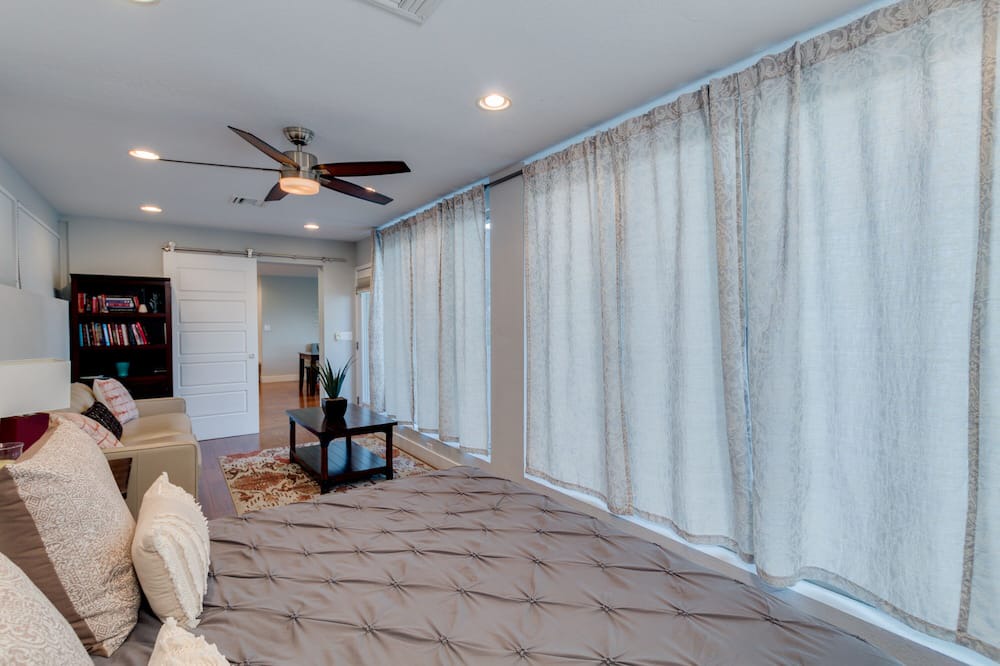 Photo of Bedroom in Paradise Valley Village