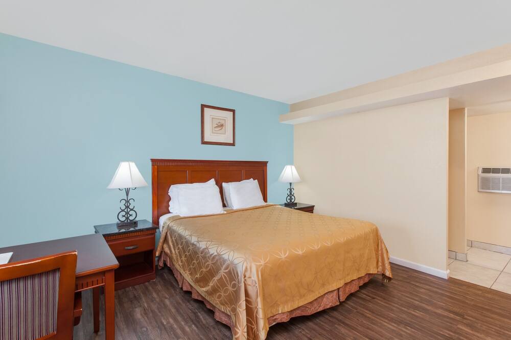Photo of Bedroom in Midway-Pacific Highway