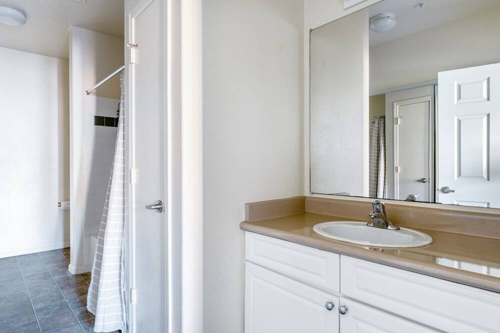 Photo of Bathroom in Central District