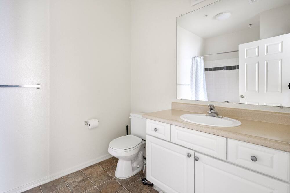 Photo of Bathroom in Central District