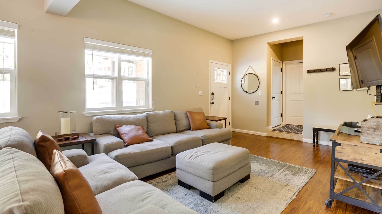 Photo of Livingroom in Country Club Estates