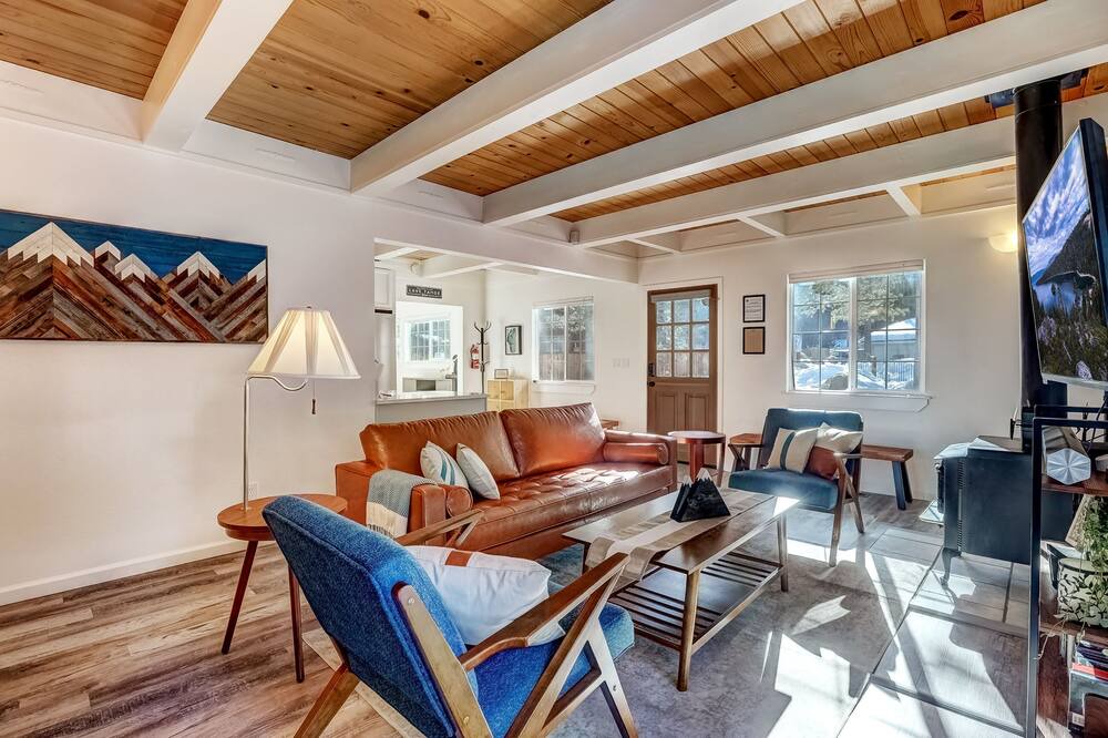 Photo of Livingroom in Christmas Valley