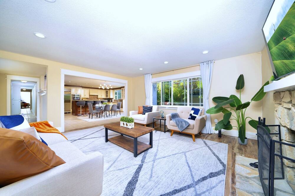Photo of Livingroom in Fountain Valley