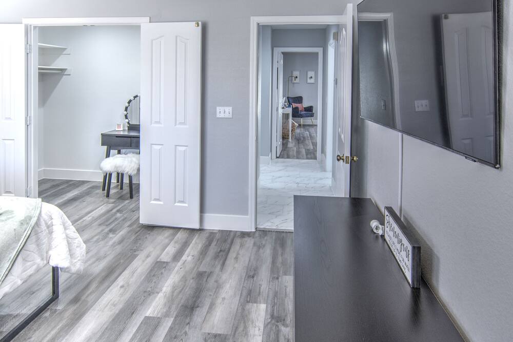 Photo of Bedroom in Enterprise