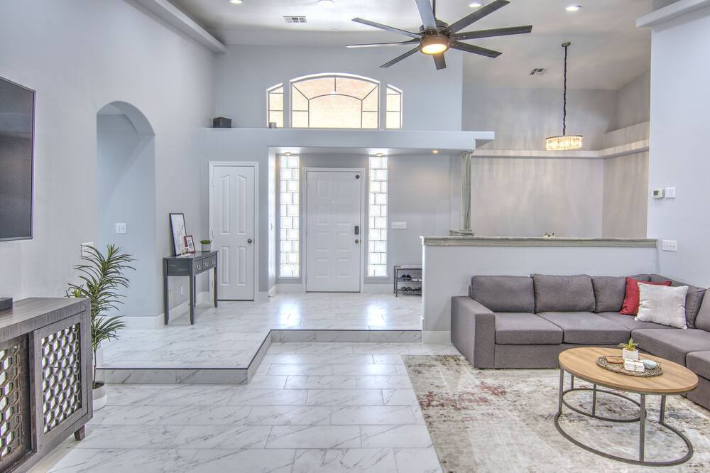 Photo of Livingroom in Enterprise