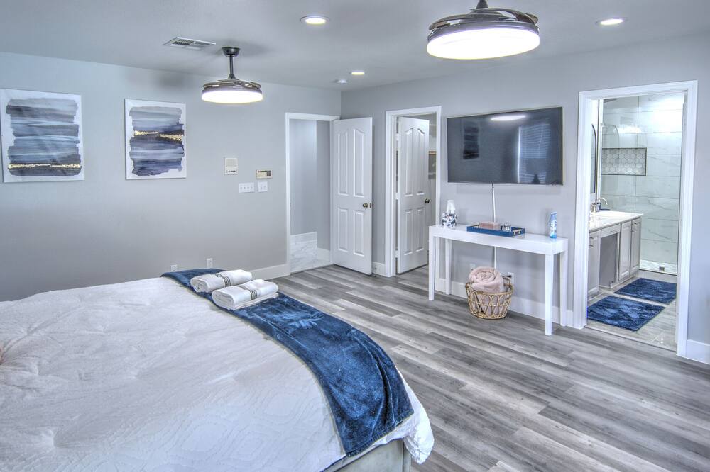 Photo of Bedroom in Enterprise