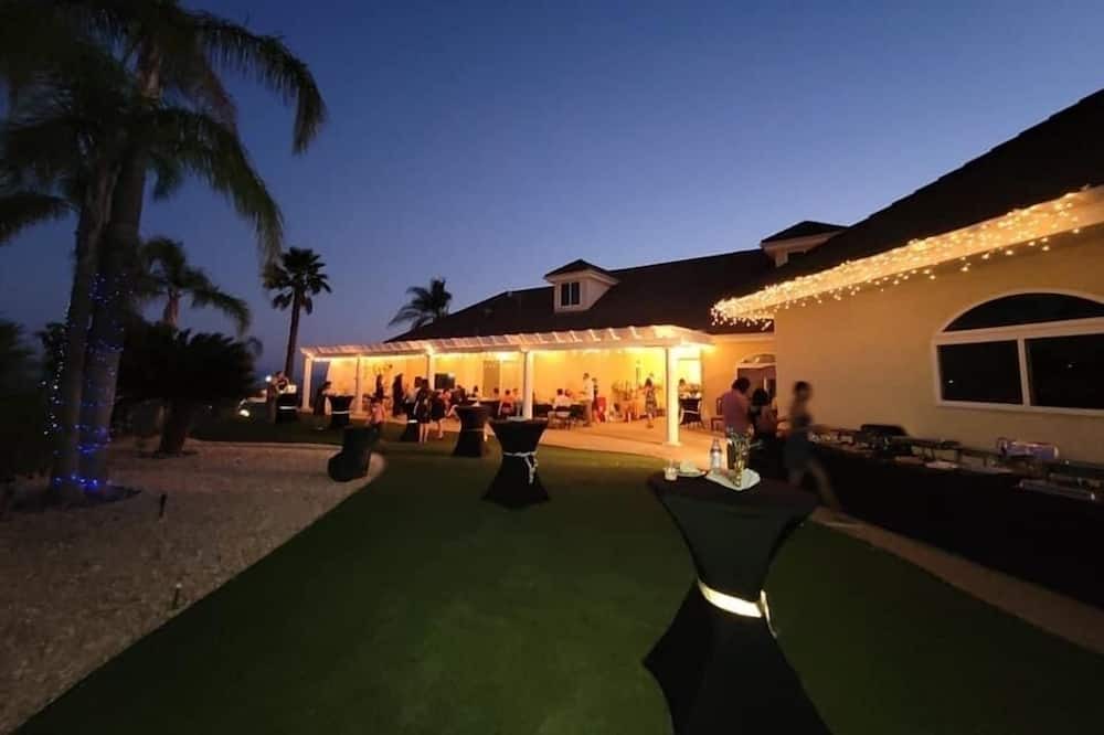 Photo of Outdoor in Winter Gardens
