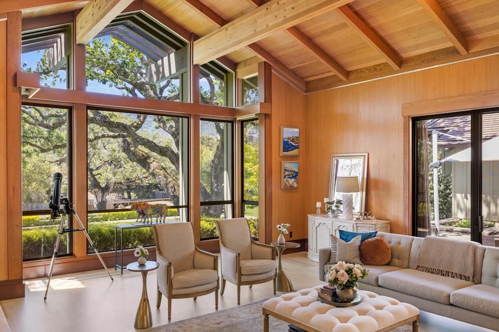 Photo of Livingroom in Carmel Valley