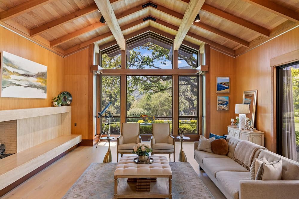 Photo of Livingroom in Carmel Valley