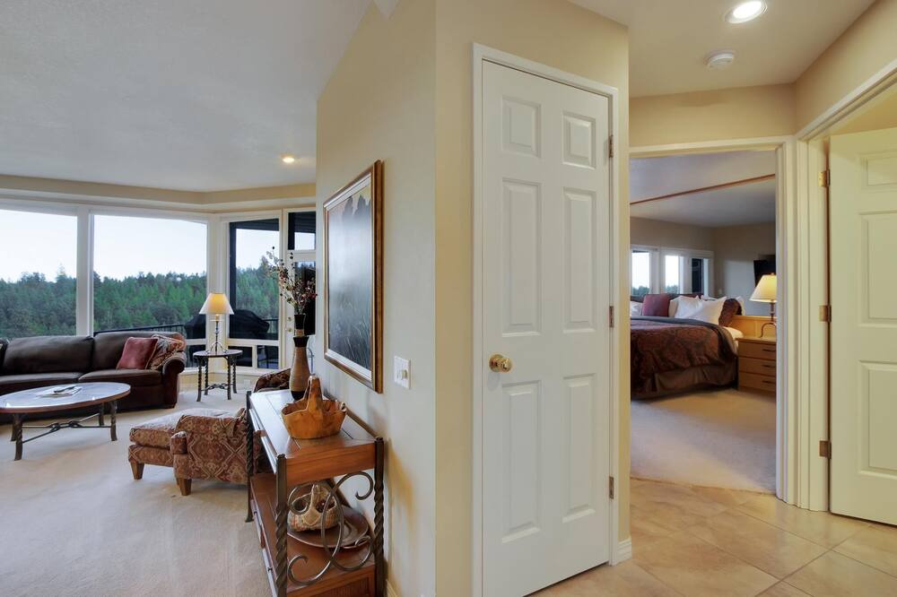 Photo of Livingroom in Southwest Bend