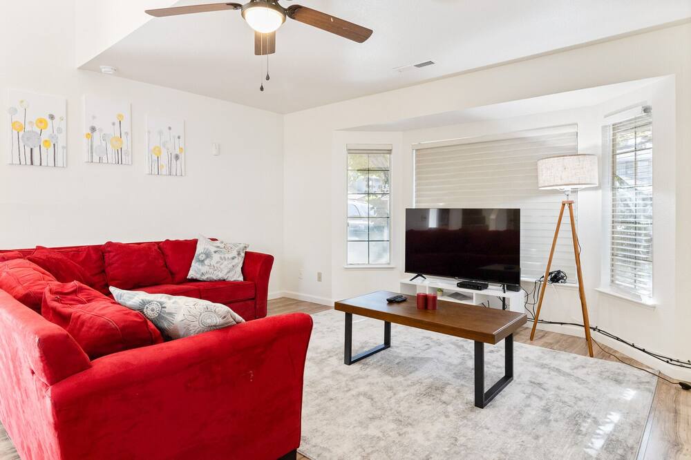Photo of Livingroom in Merced