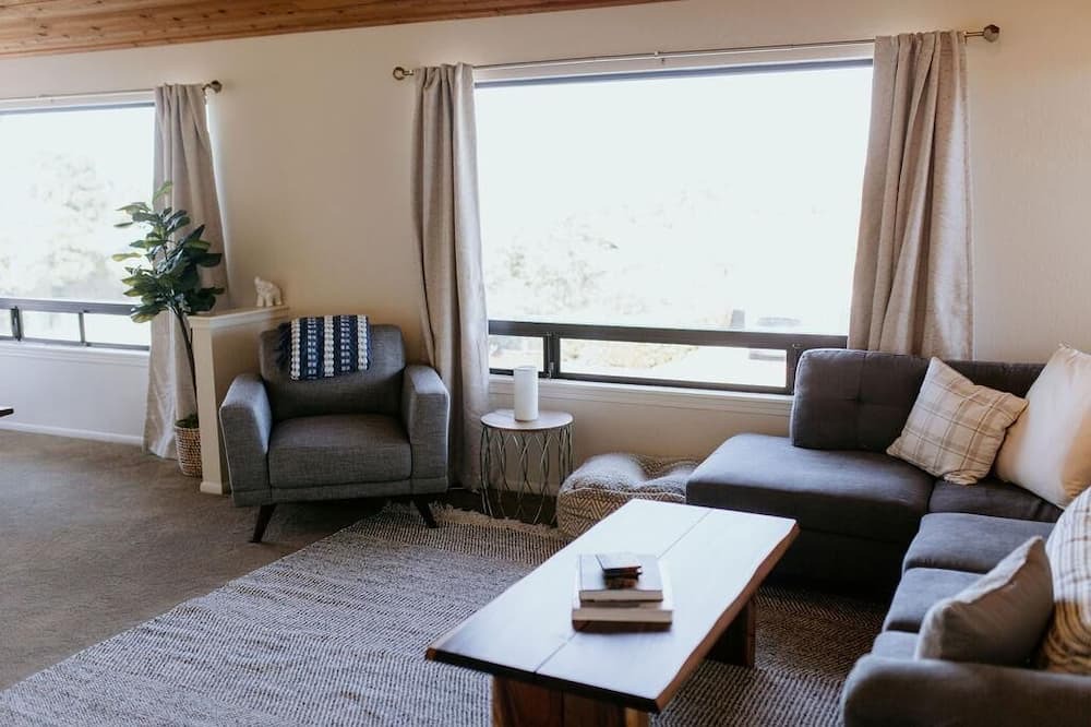 Photo of Bedroom in Baywood-Los Osos