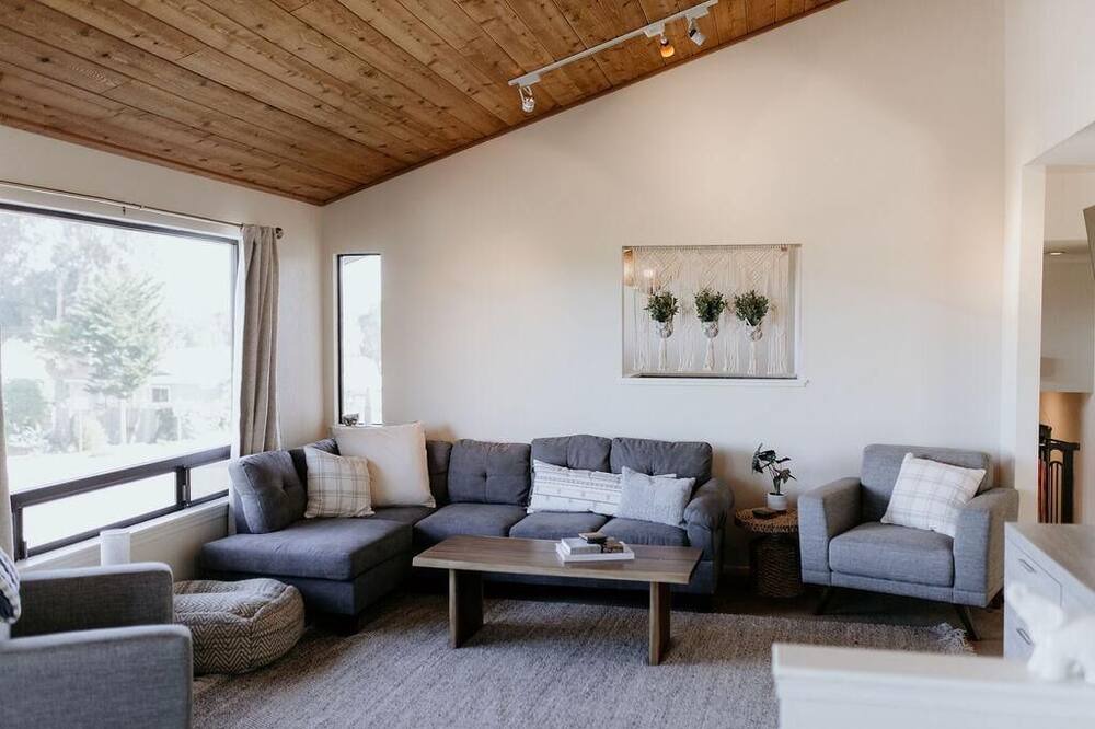 Photo of Bedroom in Baywood-Los Osos