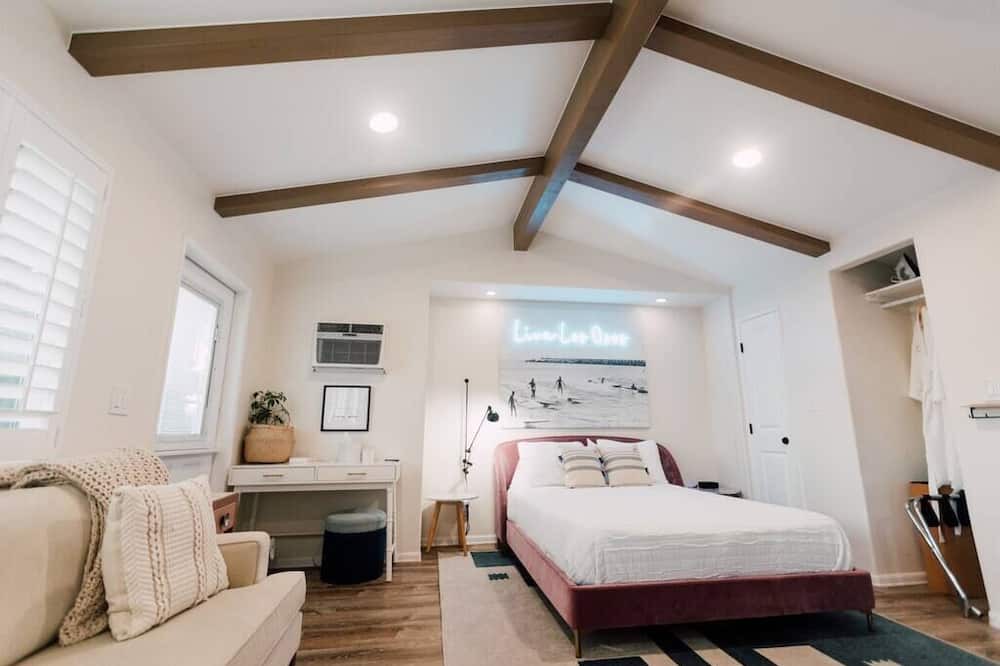 Photo of Bedroom in Baywood Park