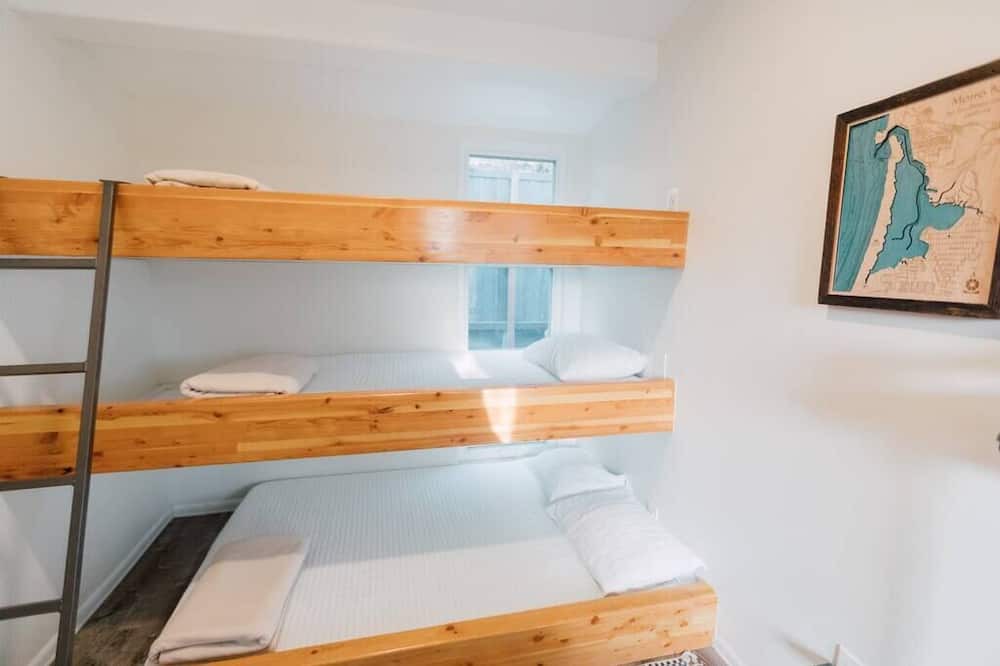 Photo of Bedroom in Baywood Park