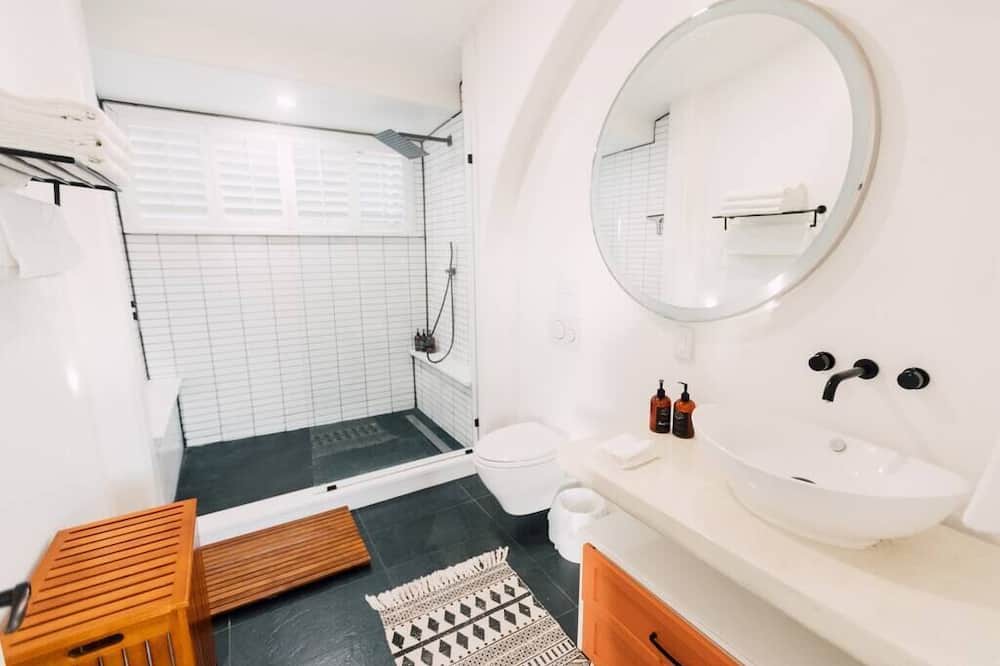Photo of Bathroom in Baywood Park