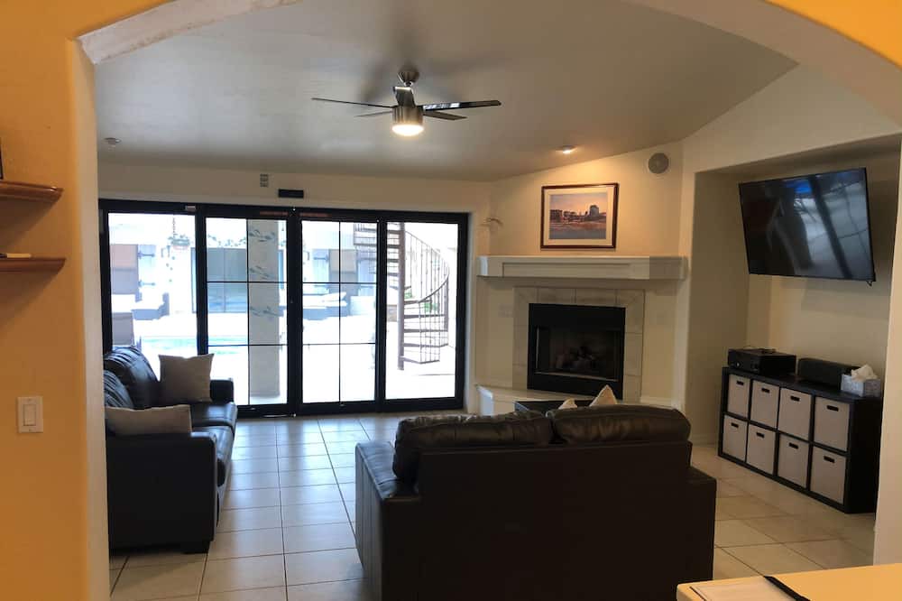 Photo of Livingroom in Anthem
