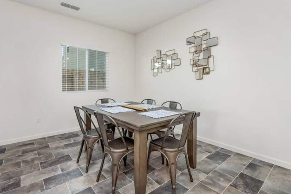 Photo of Kitchen in Roosevelt