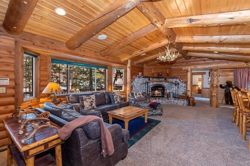 Photo of Livingroom in Eagle Mountain Estates
