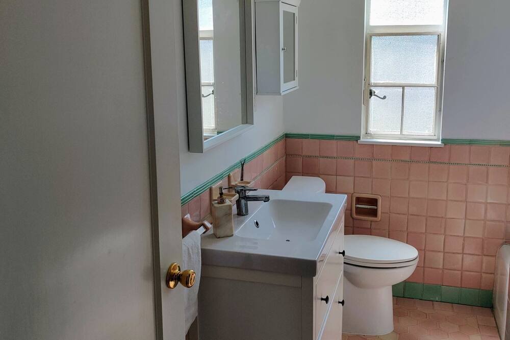 Photo of Bathroom in Broadmoor