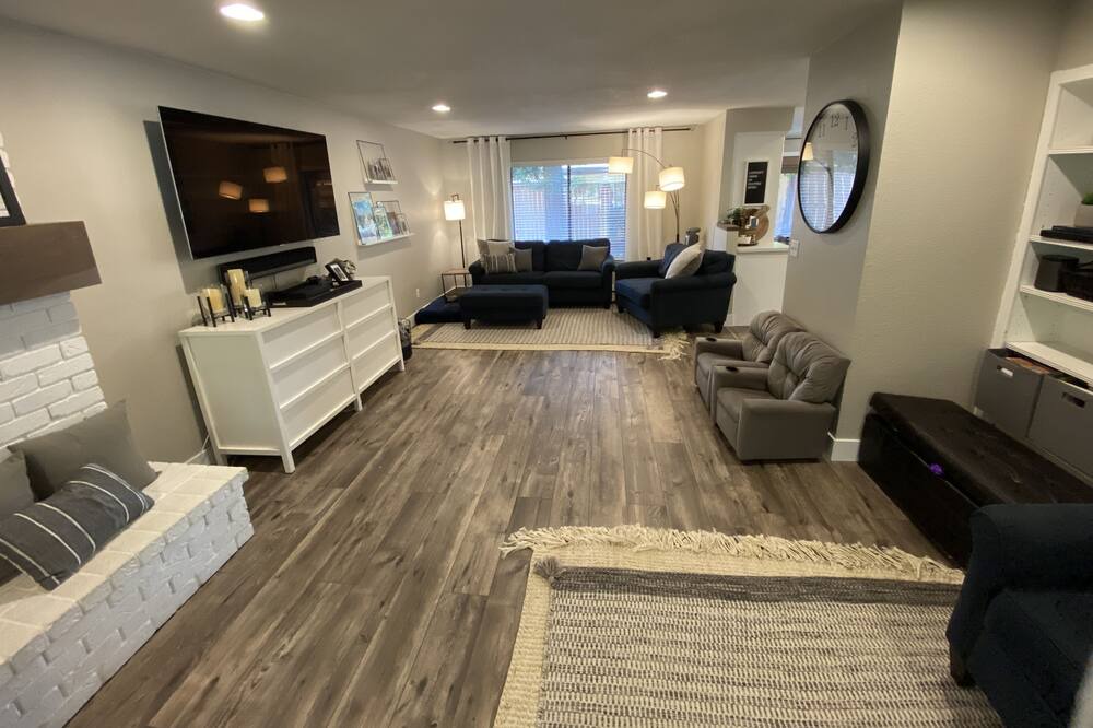Photo of Livingroom in Chico