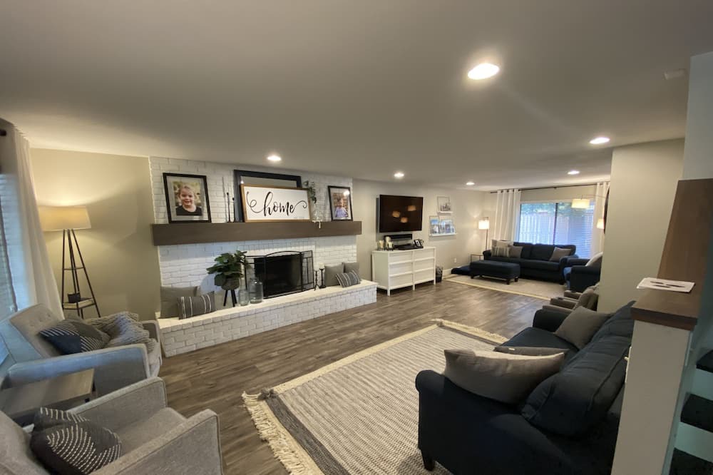 Photo of Livingroom in Chico