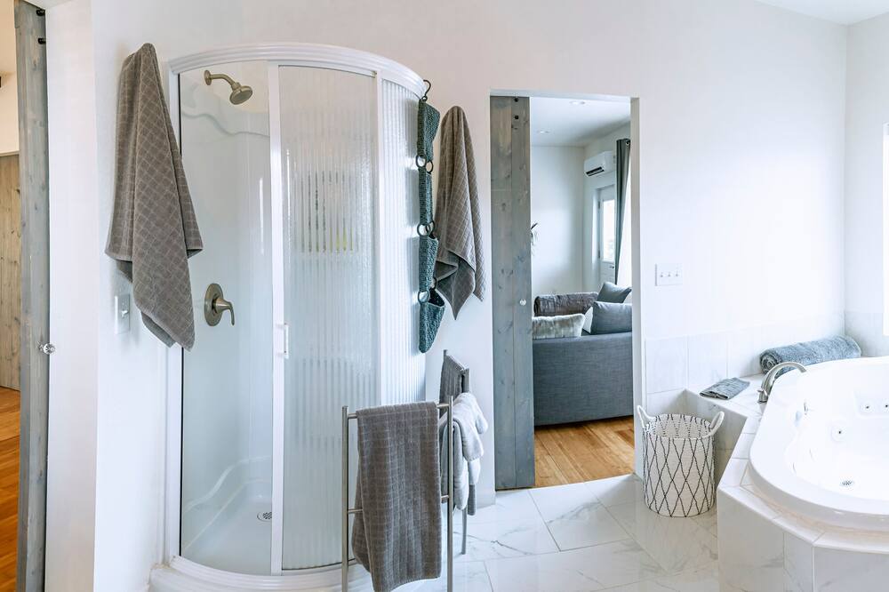 Photo of Bathroom in Talent