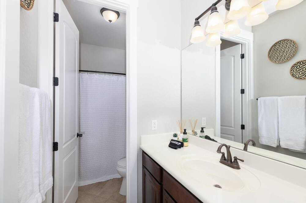 Photo of Bathroom in Sonoran Foothills
