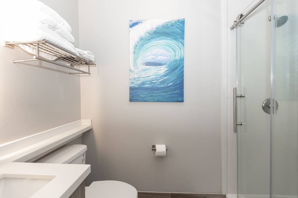 Photo of Bathroom in Midway District