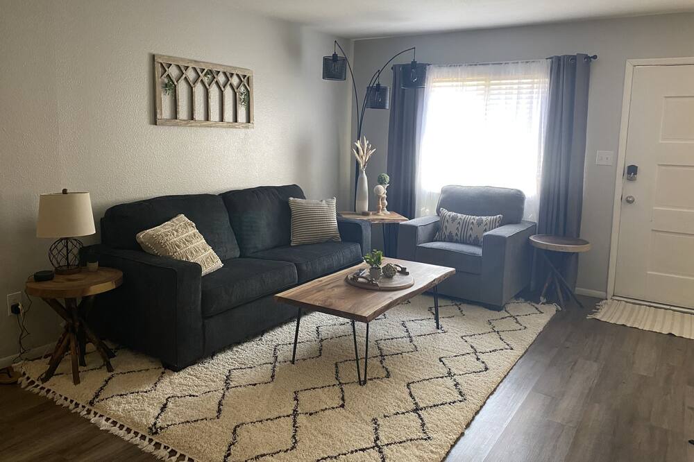Photo of Livingroom in Entertainment District