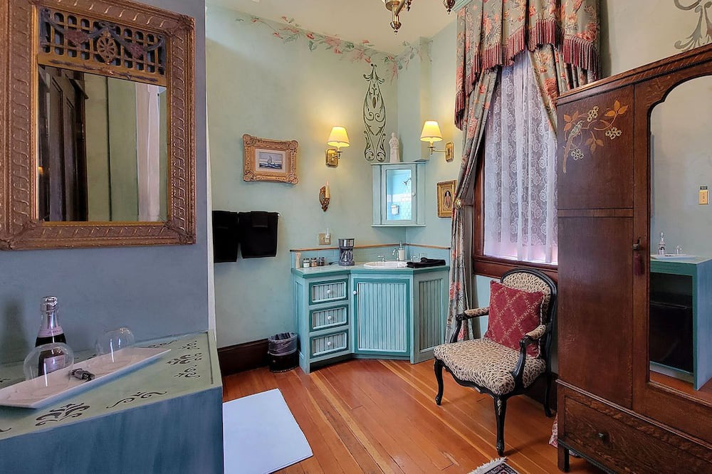 Photo of Bathroom in Historic Railroad District
