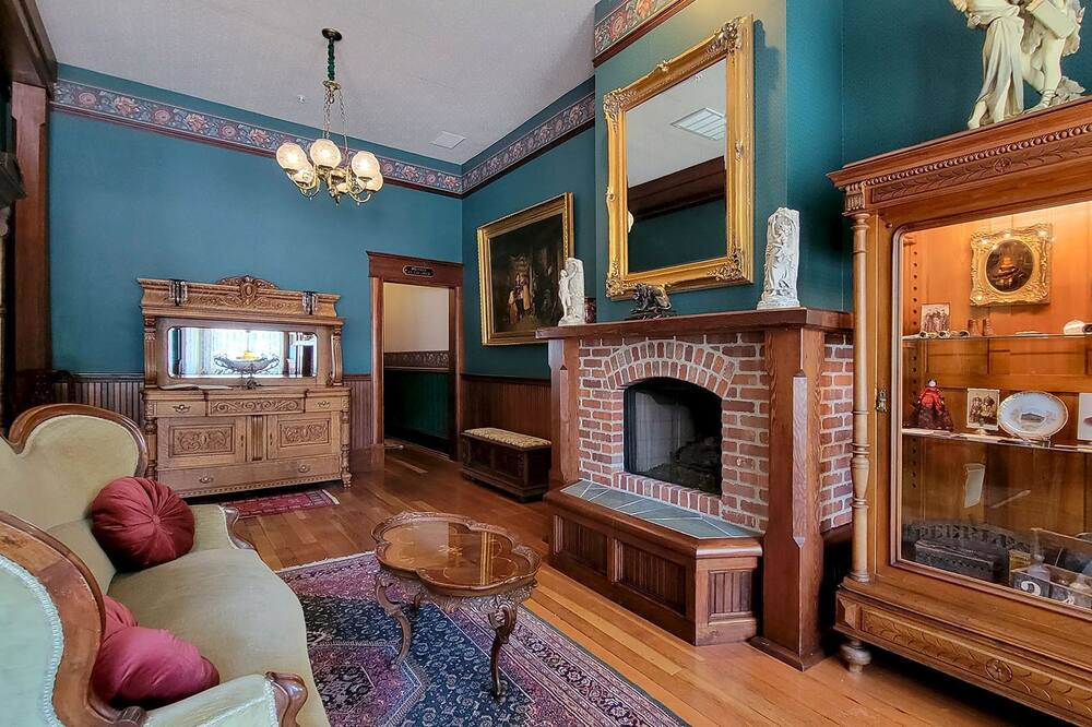 Photo of Livingroom in Historic Railroad District