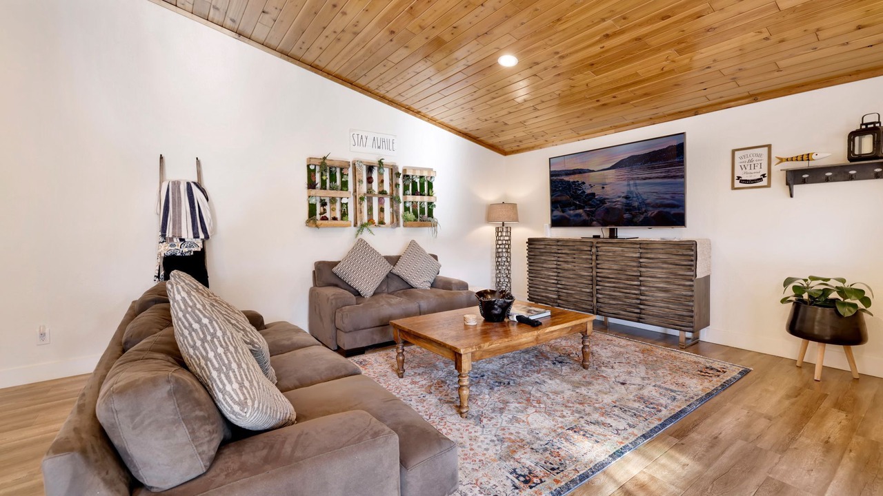 Photo of Livingroom in Upper Moonridge