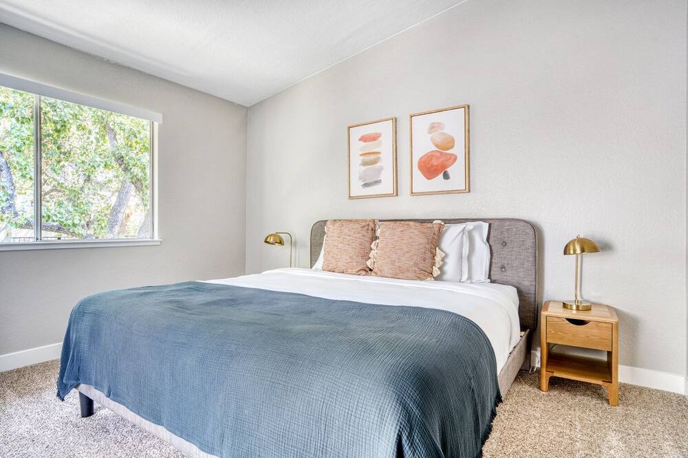 Photo of Bedroom in Willow Glen