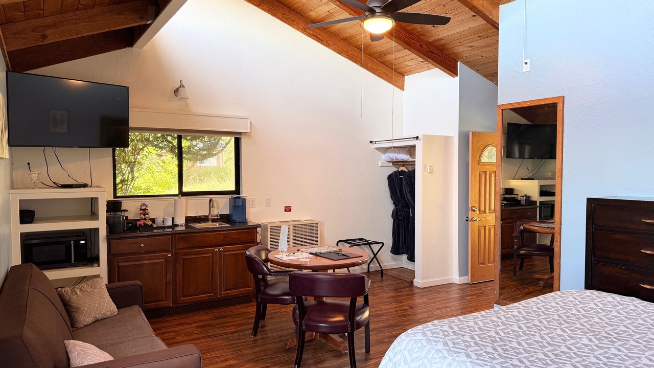 Photo of Bedroom in Timber Cove