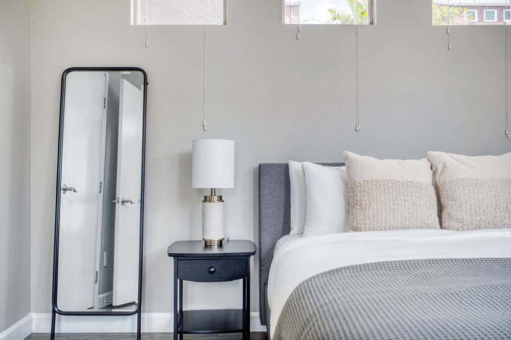 Photo of Bedroom in Emeryville