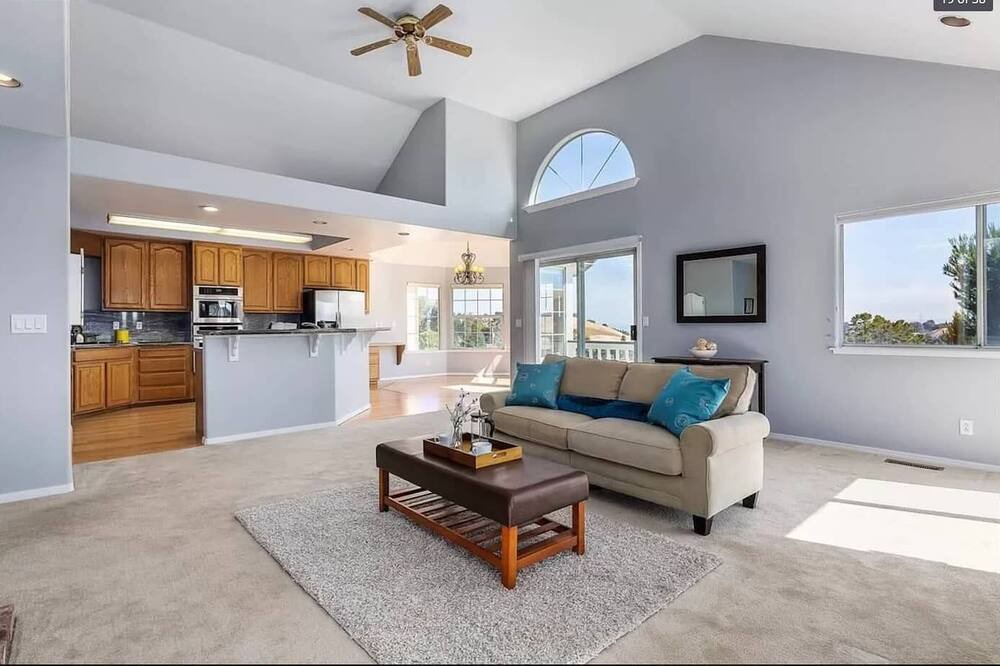 Photo of Livingroom in El Sobrante
