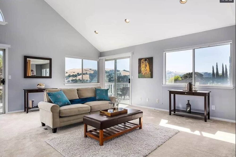 Photo of Livingroom in El Sobrante