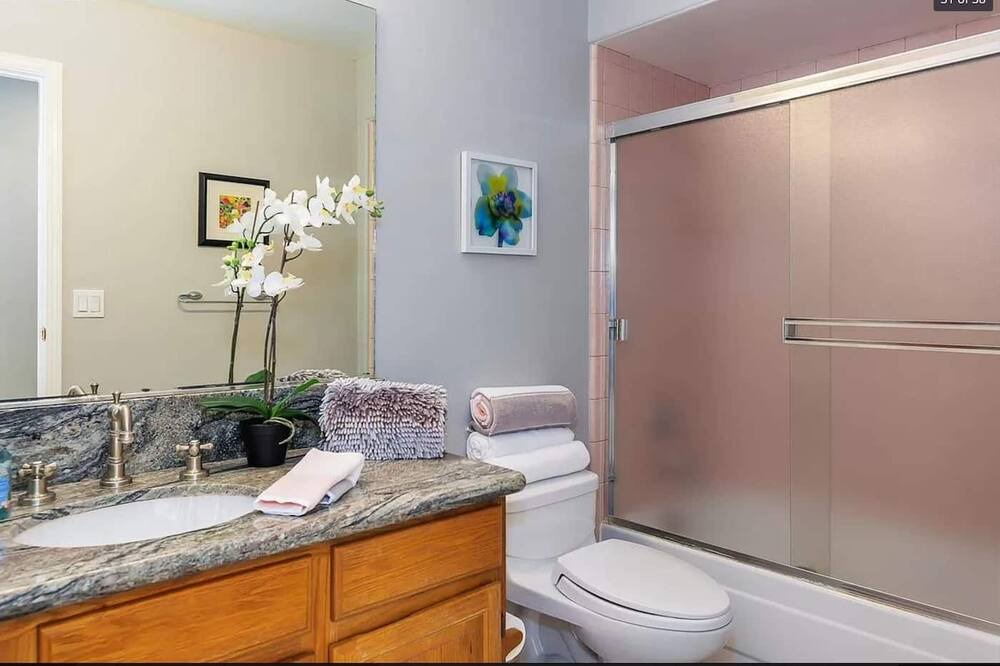 Photo of Bedroom in El Sobrante