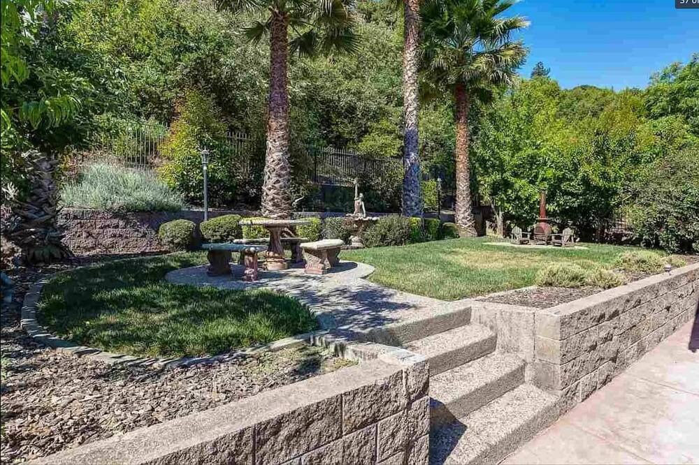 Photo of Outdoor in El Sobrante