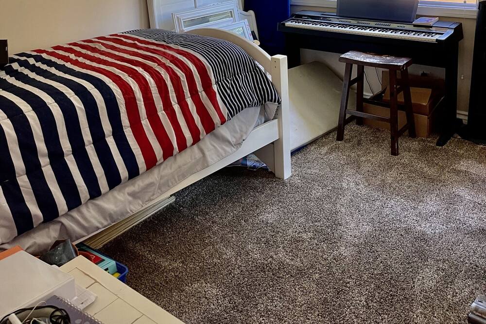 Photo of Bedroom in Cardiff-by-the-Sea