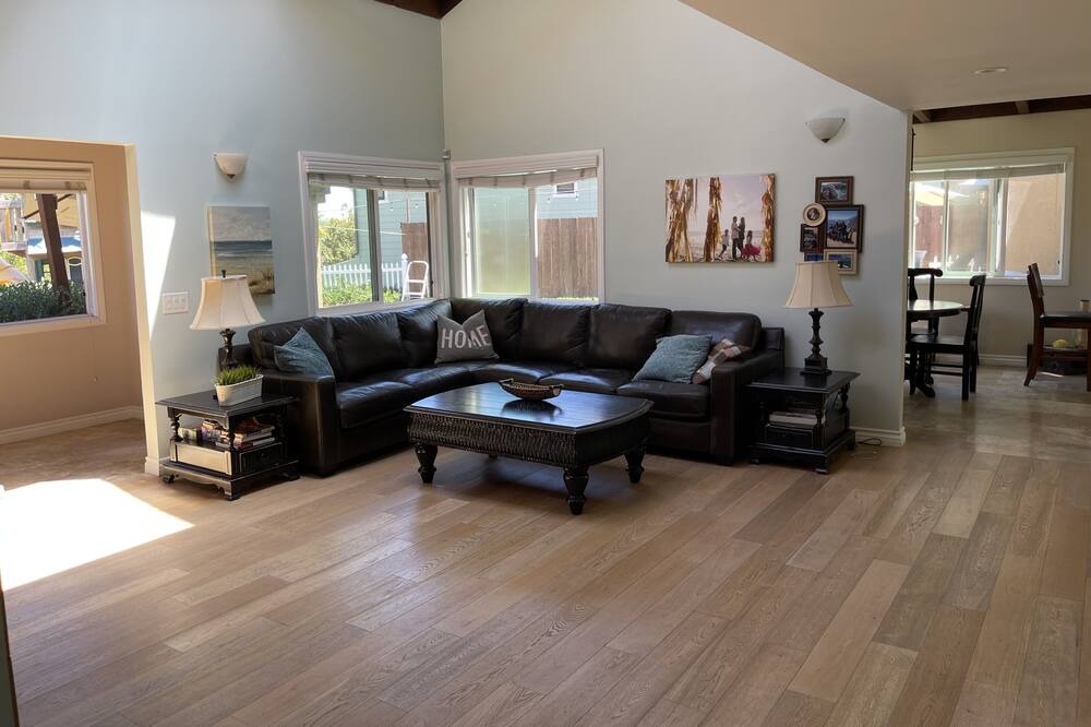 Photo of Livingroom in Cardiff-by-the-Sea