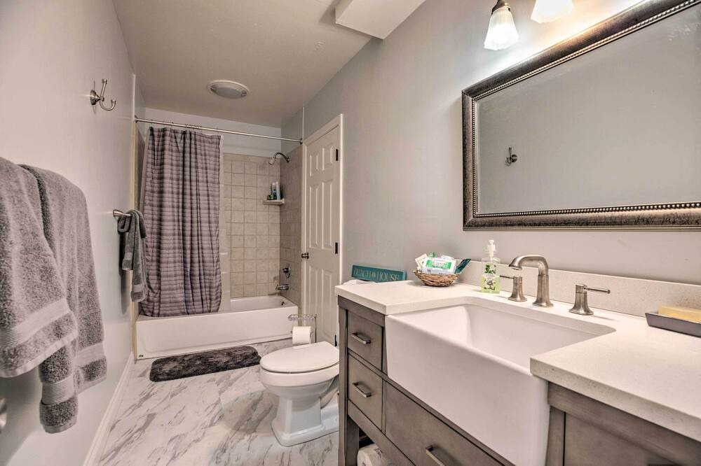 Photo of Bathroom in East Side Capistrano