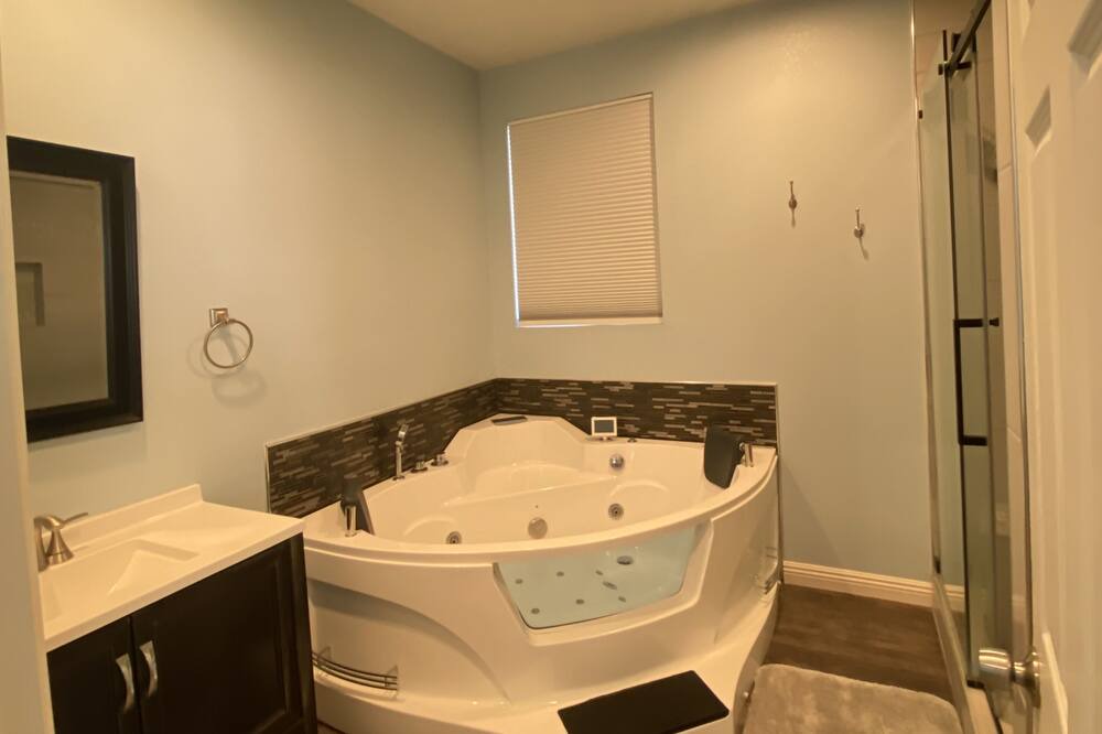 Photo of Bathroom in Wrightwood