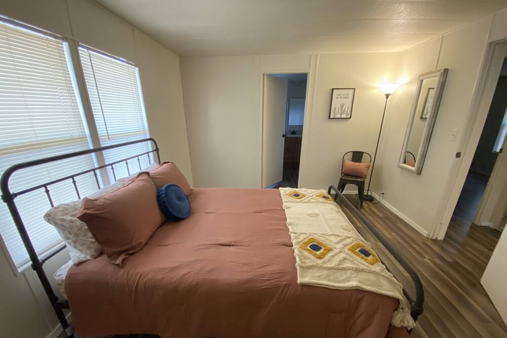 Photo of Bedroom in Holiday Shores