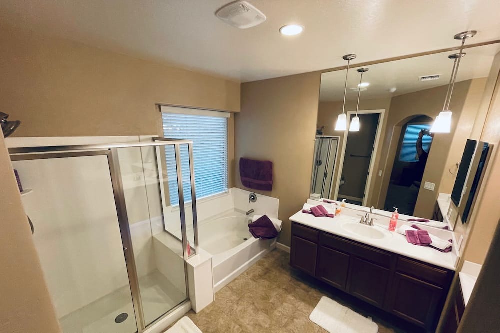 Photo of Bathroom in Glendale