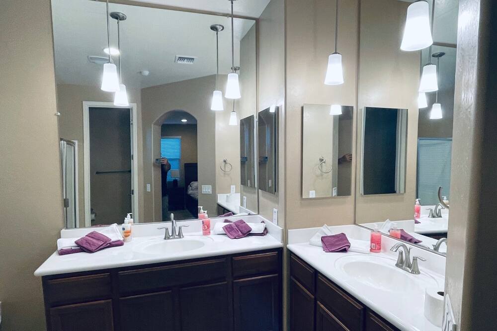 Photo of Bathroom in Glendale
