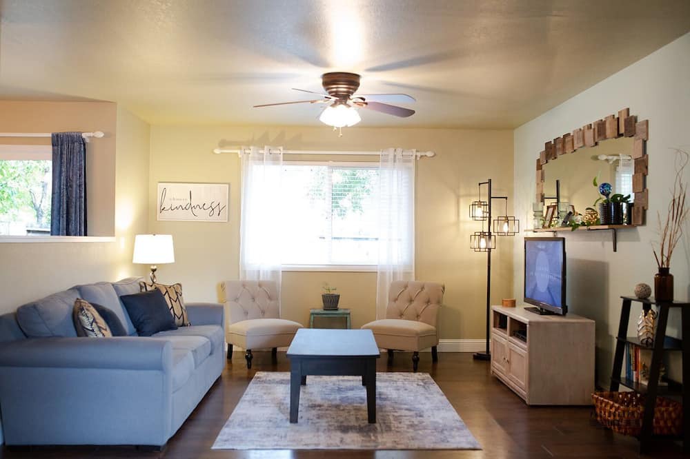 Photo of Livingroom in Redding