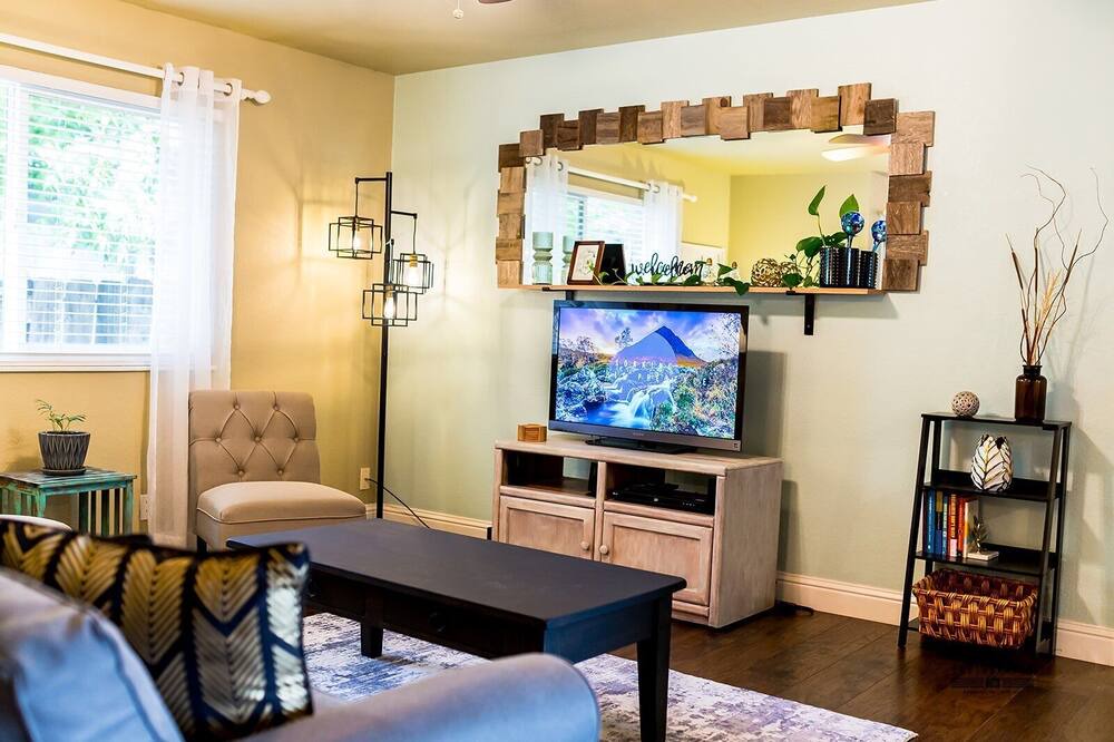 Photo of Livingroom in Redding